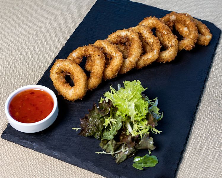 Crispy calamari with lemon aioli appetizer at Pizza luce